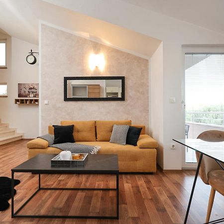 נין Apartments Anita מראה חיצוני תמונה