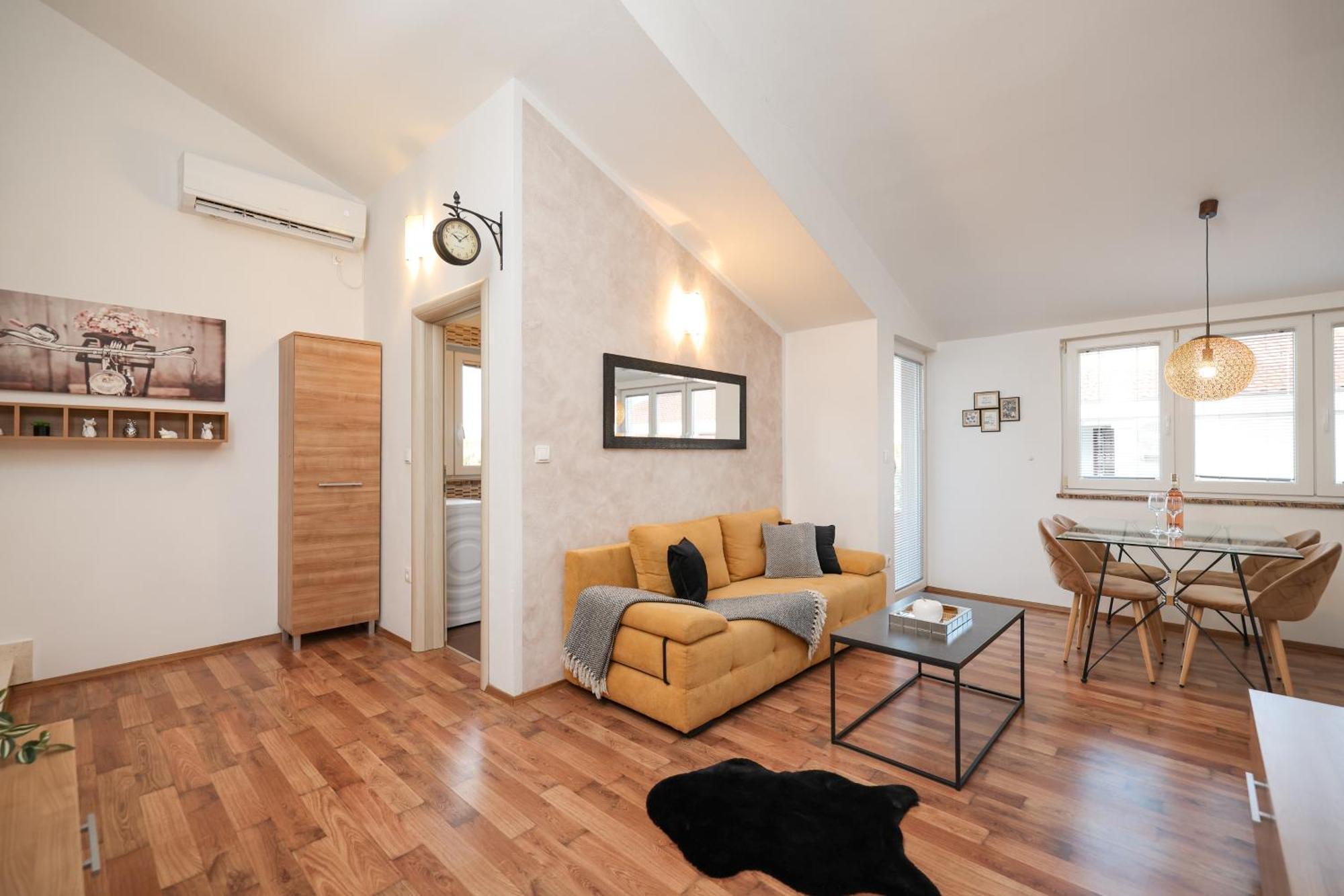 נין Apartments Anita מראה חיצוני תמונה