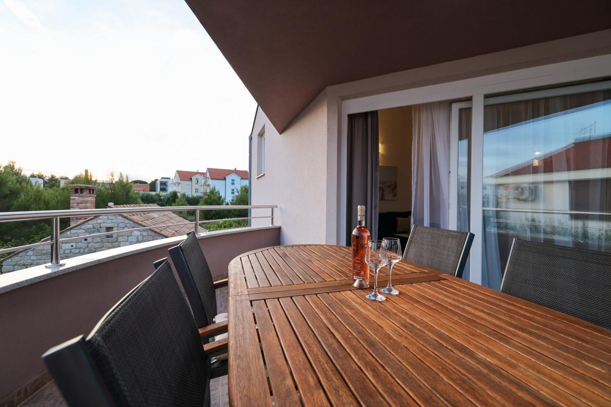 נין Apartments Anita מראה חיצוני תמונה
