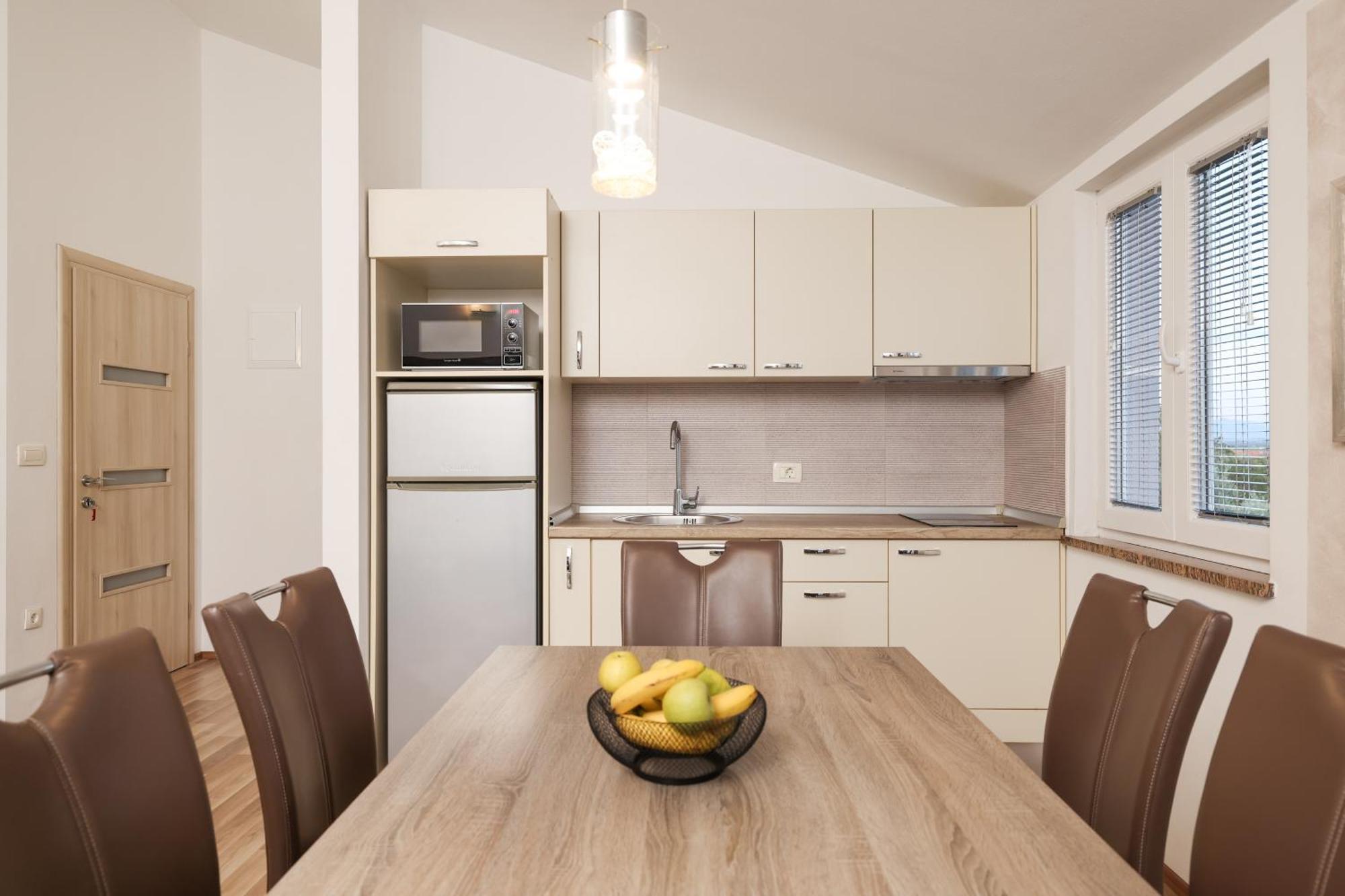 נין Apartments Anita מראה חיצוני תמונה