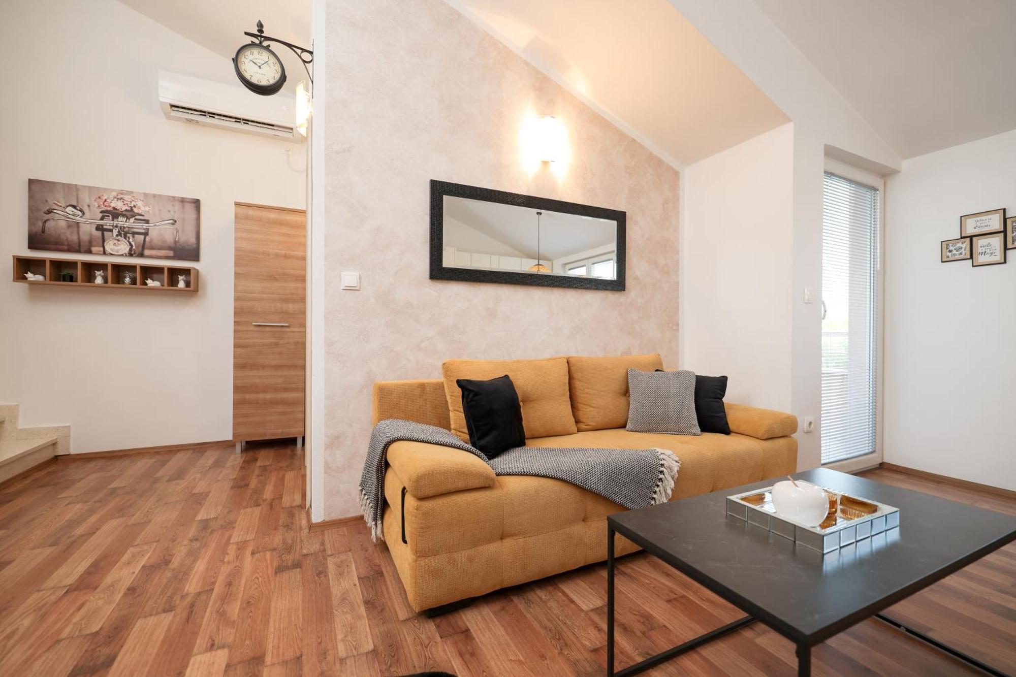 נין Apartments Anita מראה חיצוני תמונה