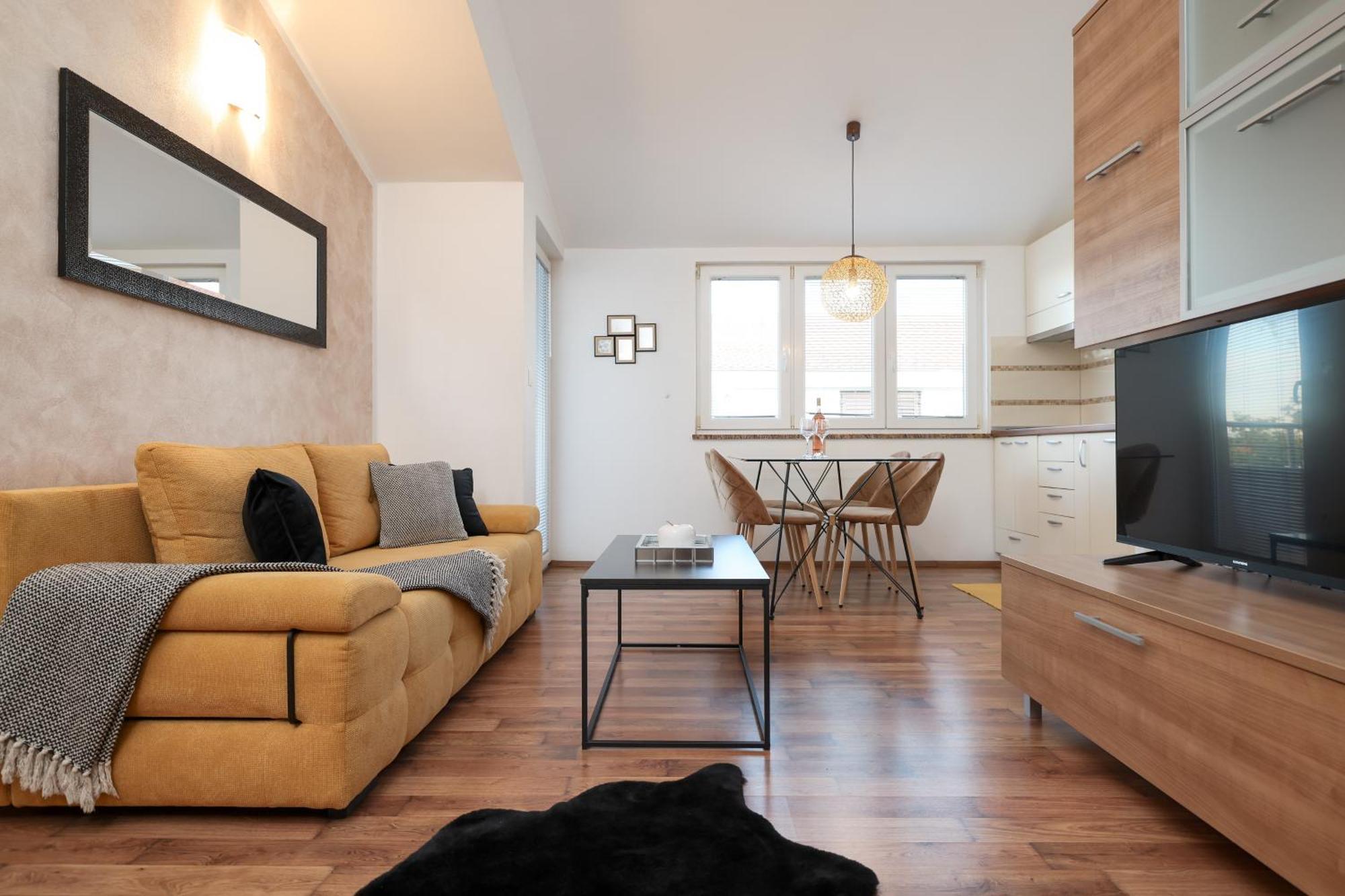 נין Apartments Anita מראה חיצוני תמונה