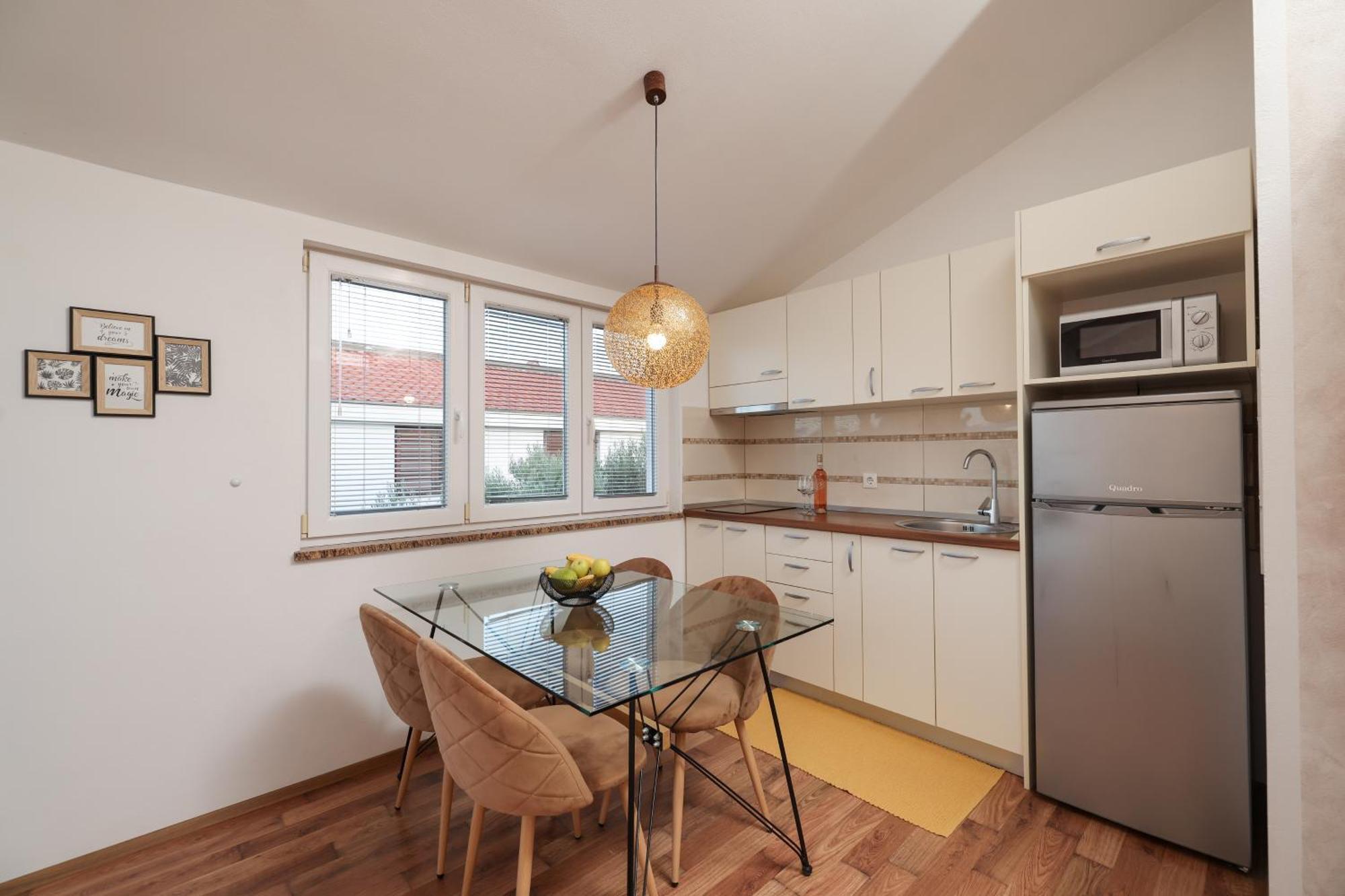 נין Apartments Anita מראה חיצוני תמונה
