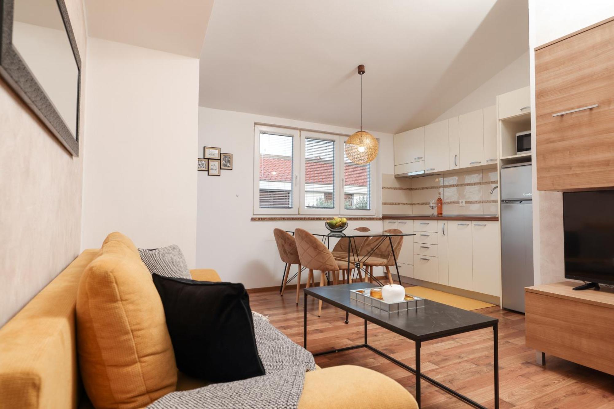 נין Apartments Anita מראה חיצוני תמונה