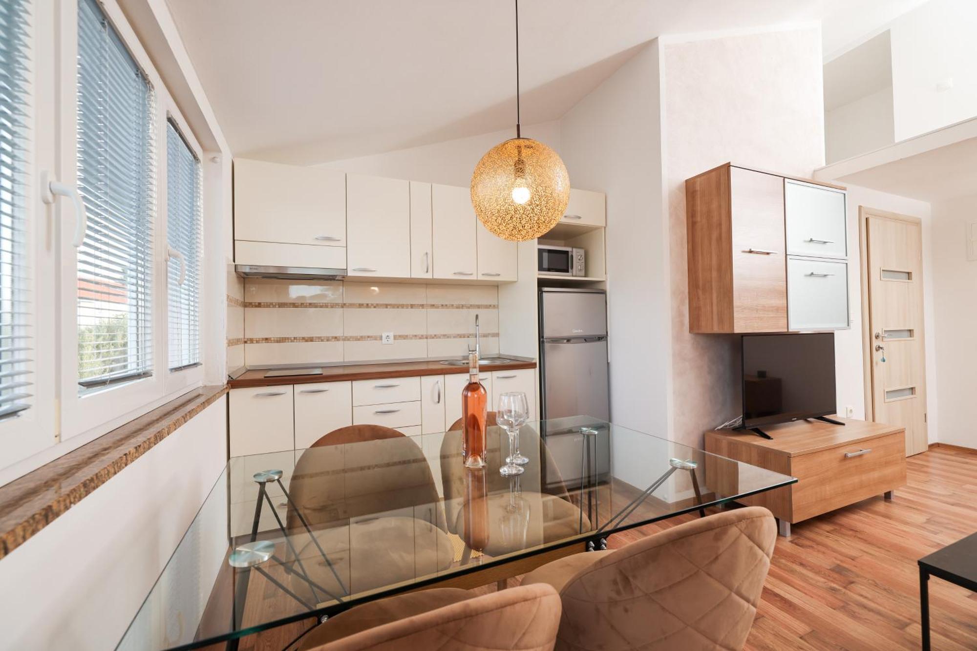 נין Apartments Anita מראה חיצוני תמונה