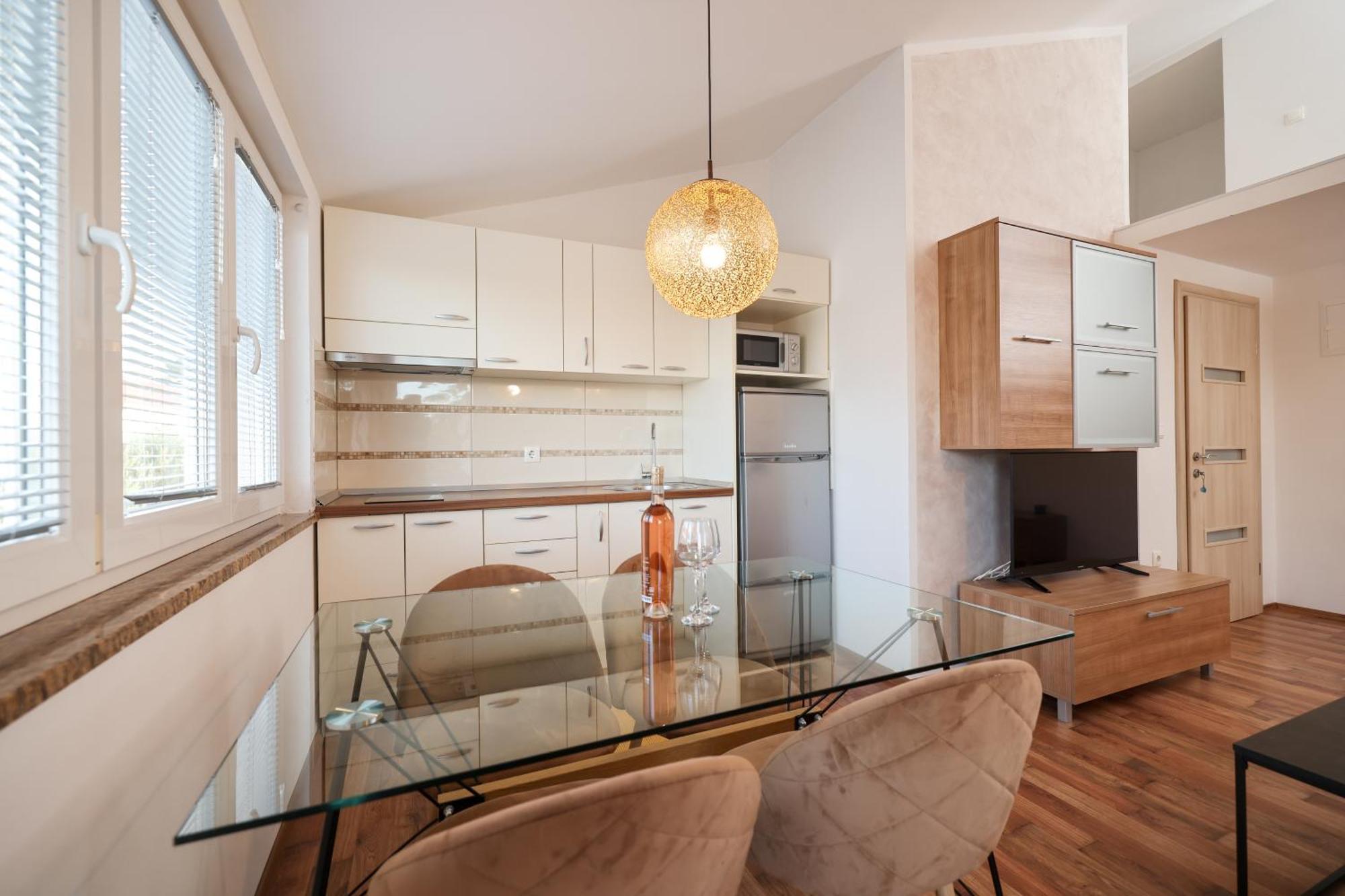 נין Apartments Anita מראה חיצוני תמונה