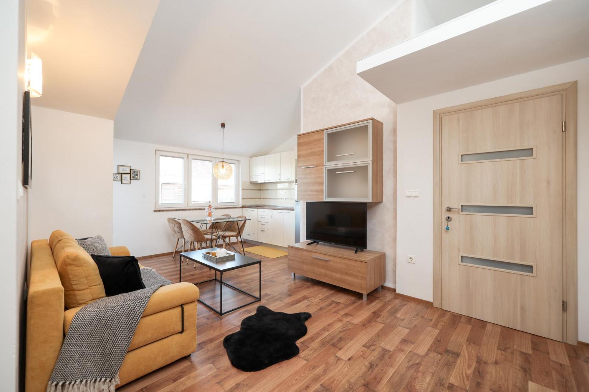 נין Apartments Anita מראה חיצוני תמונה